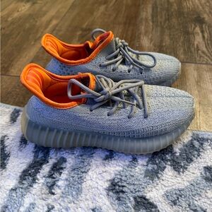 SOLD‼️EUC Sneakers!